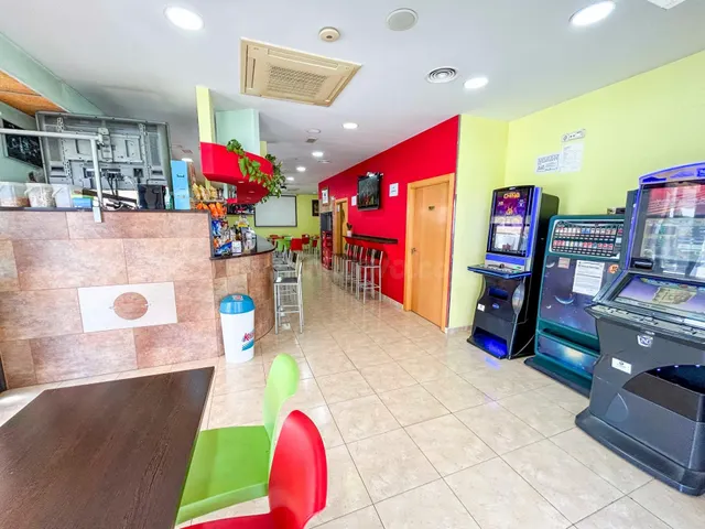 Magnifico bar - cafetería en una zona concurrida. - foto 3