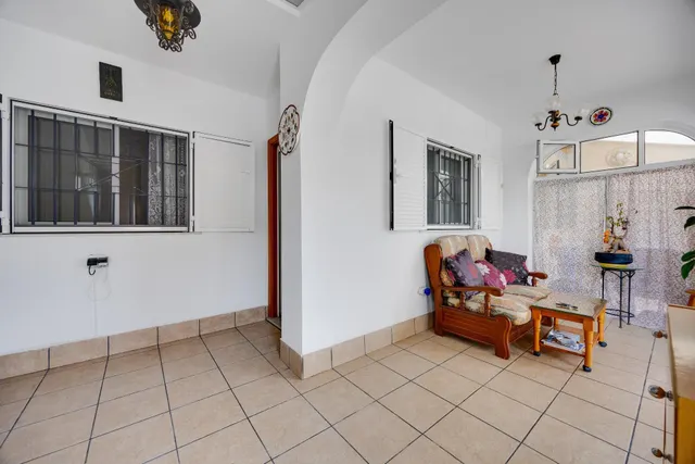 Bungalow de 2 dormitorios y piscina comunitaria en Orihuela Costa — 15
