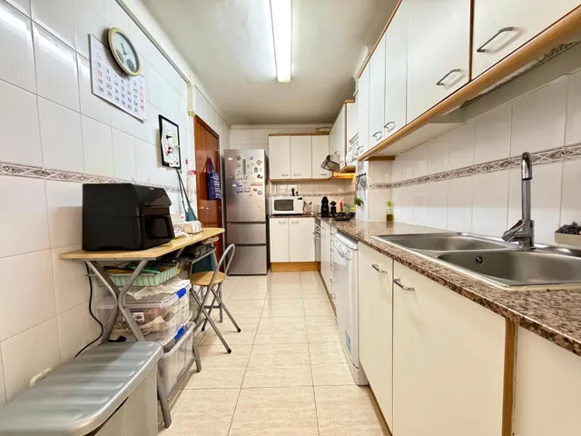 Excelente piso de 4 habitaciones con terraza, plaza de garaje y trastero en Roc Blanc (Terrassa) — 6