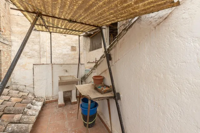 BONITA CASA PARA REFORMAR — 26