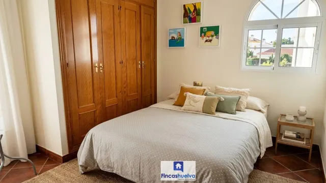 Chalet independiente de esquina con piscina y terraza con vistas al mar en El Rompido Cartaya, Huelva. — 24