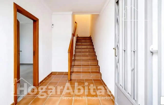 AMPLIA CASA CON TERRAZA Y 7 DORMITORIOS — 23