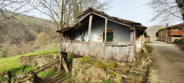 CABAÑA PASIEGA CON FINCA EN EL CORAZÓN DE VEGA DE PAS.-