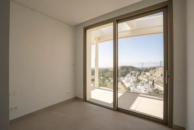 Espectacular Ático de Lujo con solarium, piscina privada y vistas al mar. 4 dormitorios y 4 baños. Benahavis — 36