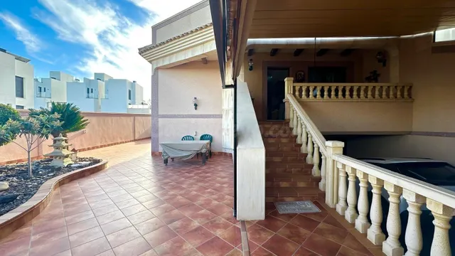 CHALET ADOSADO EN LOS BALCONES 4 HAB 3 BAÑOS - foto 3