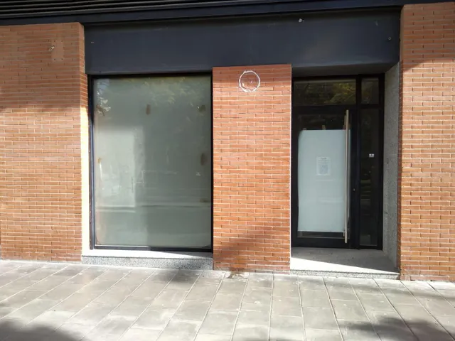 local cerca del centro comercial gran via — 4