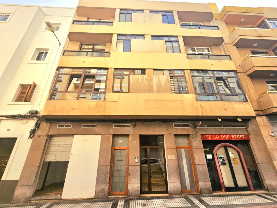 LOCAL EN VENTA - ÁNGEL GUIMERÁ - LAS PALMAS