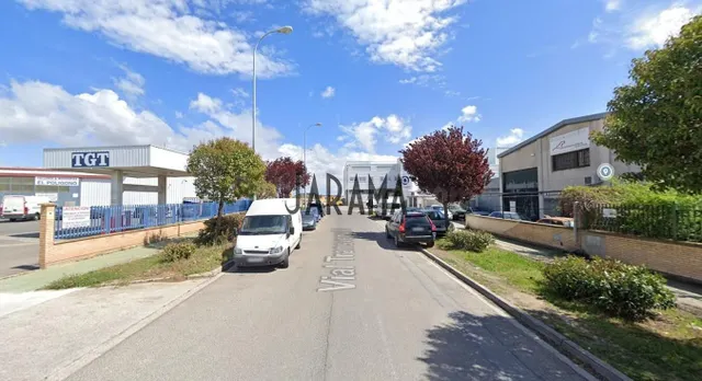 NAVE INDUSTRIAL CON GASOLINERA, LAVADERO Y TALLERES EN POLIG - foto 3