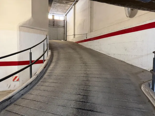 Piso en venta en el centro de Roses con ascensor y aparcamiento — 13
