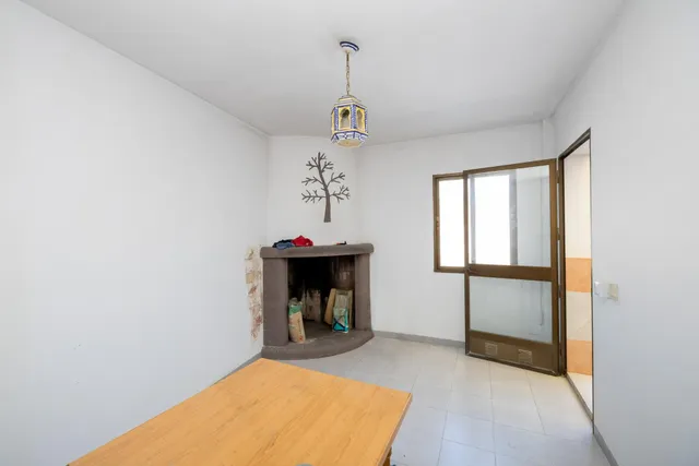 ¡OPORTUNIDAD ÚNICA! Edificio Multifuncional de 900 m2 en Plena Vega Granadina, en primera línea de carretera. — 42