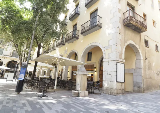 RESTAURANTE EN PLENO CENTRO DE LA CIUDAD — 28