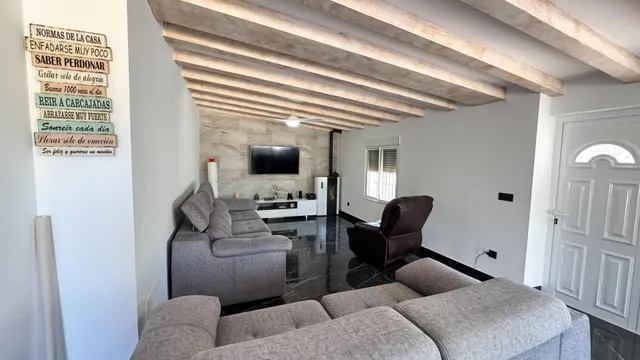 Exclusiva Casa Reformada con Piscina Privada y Parcela de 7.000 m2 en Blanca, Murcia — 7