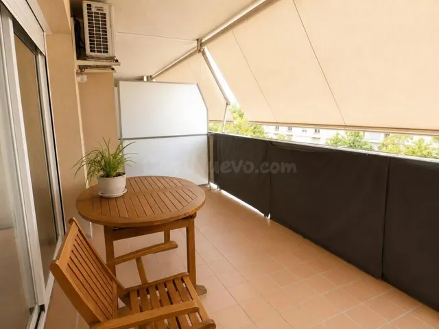Amplia vivienda seminueva con dos terrazas, zona comunitaria y dos plazas de parking opcionales en la zona de Sagrada Família de Manresa — 16