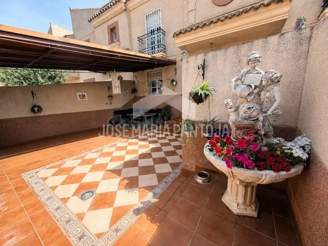 CHALET ADOSADO EN RESIDENCIAL GUADABAJAQUE - foto 2