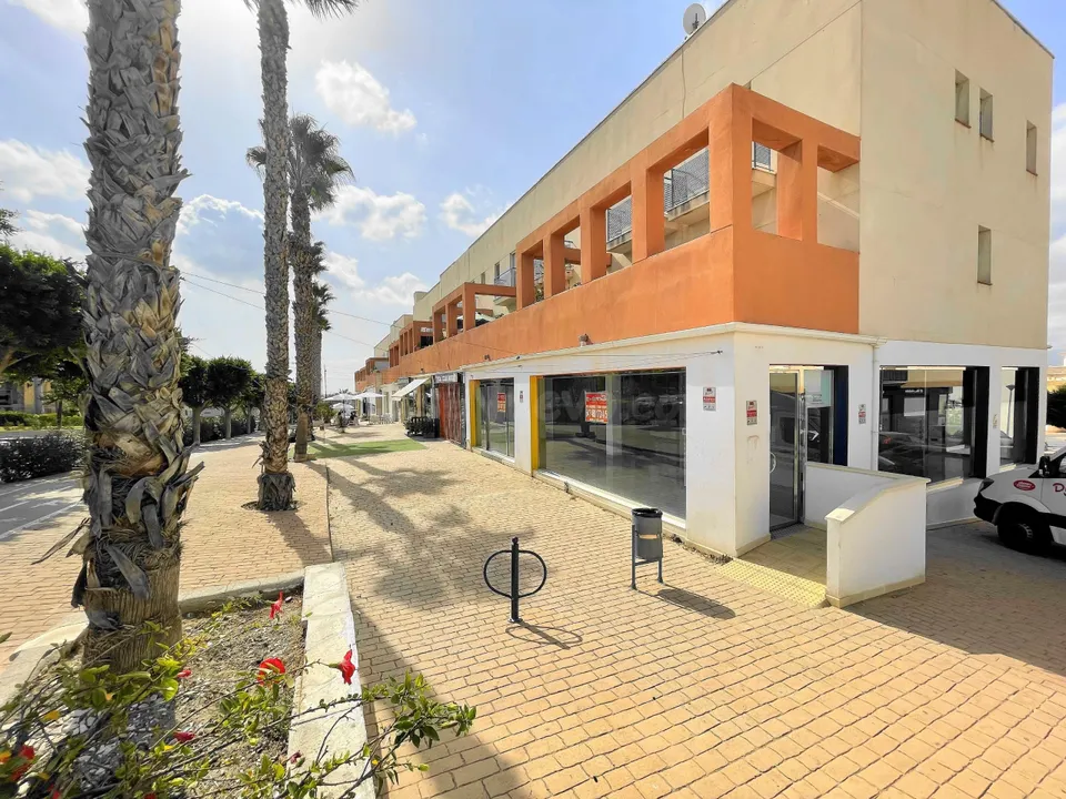 BAJO COMERCIAL EN ESQUINA EN VERA