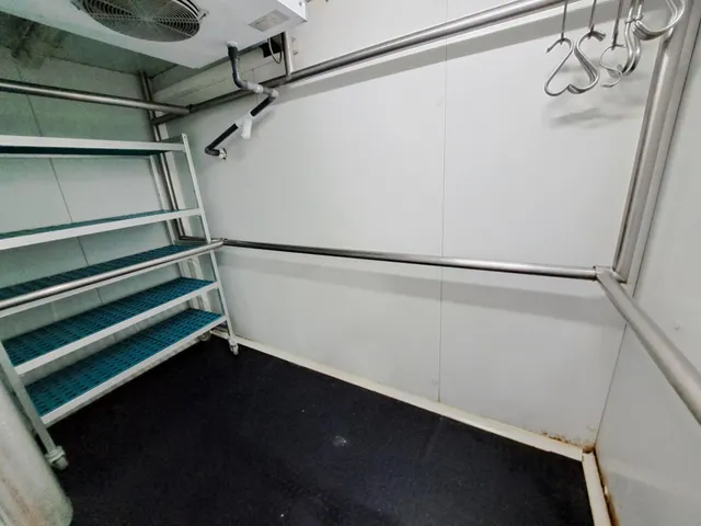 LOCAL COMERCIAL EQUIPADO COMO CARNICERIA — 8