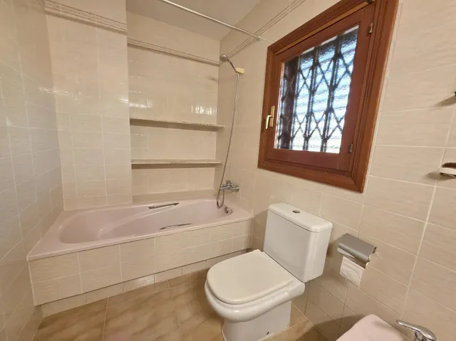 Villa en Gran Avenida de Benicàssim. Cerca del pueblo y de la playa del Voramar. 1700 m2 de parcela, — 35