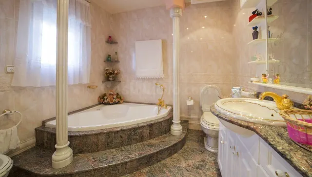 Gran Oportunidad!!! 630m de Vivienda con local y garaje en p - foto 4