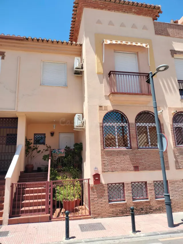 BONITA CASA EN ALQUILER EN ARMILLA