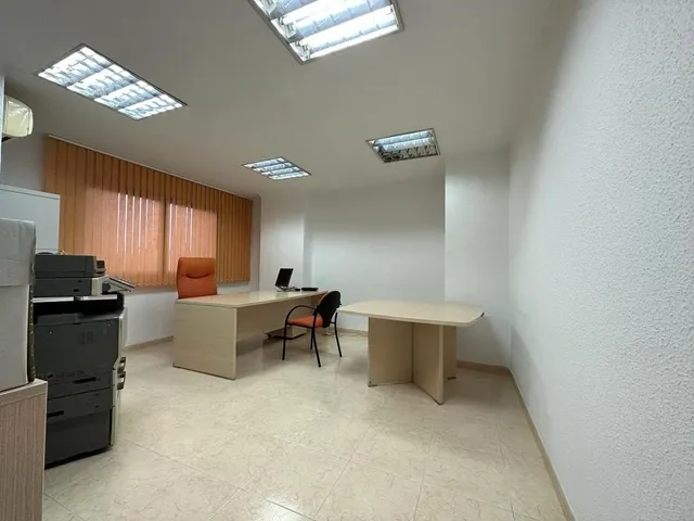 ¿Estás buscando una oficina en el paseo de Almería? — 7