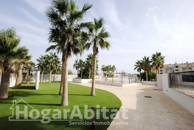 ¡ESPECTACULAR, A ESTRENAR! EXTERIOR EN RESIDENCIAL CON GARAJE Y PISCINA — 3