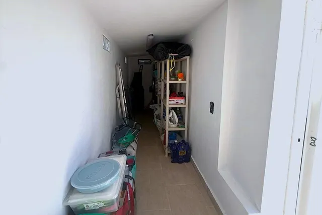 Bungalow reformado con 2 dormitorios, 1 baño y una amplia terraza frontal. Zona tranquila cerca de colegios y con buenas conexiones de transporte público. — 26
