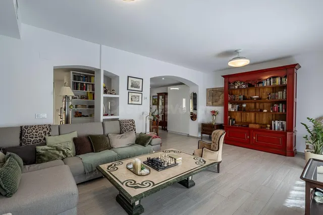 PISO COMPLETAMENTE REFORMADO EN CALLE RECOGIDAS — 5