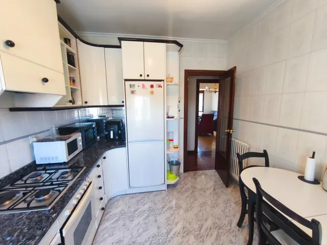 FANTASTICA OPORTUNIDAD 8º PISO 92m2 en AVENIDA GASTEIZ esq. Beato - LUZ Y VISTAS- 3 hab. para entrar a vivir o Actualizar — 12