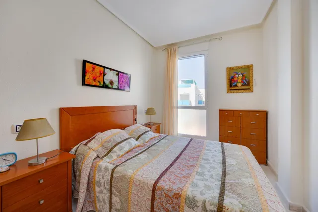 Venta de Apartamento 2 dormitorios zona Habaneras,piscina comunitaria en Torrevieja. — 16