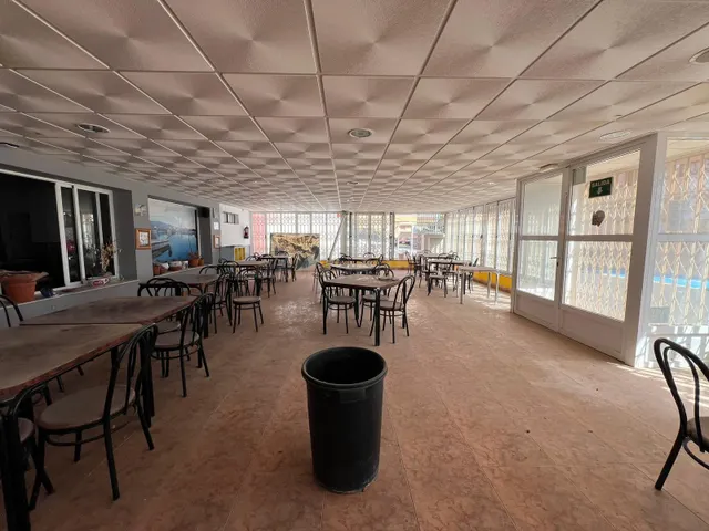 LOCAL COMERCIAL EN CABO ZERVERA. 300 M2. A 100 METROS DEL MAR. — 5