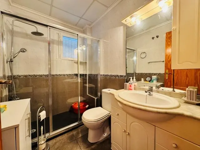 Planta baja con terraza de 25 metros cuadrados, garaje cerrado, 300 metros de la playa de La Mata — 4