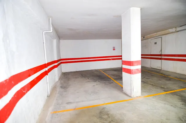 Urbis te ofrece una plaza de garaje en venta en zona Universidad, Salamanca. — 3