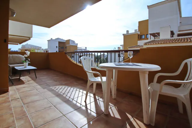 Soleado apartamento con vistas a la piscina en La Entrada, Punta Prima, Costa Blanca — 36