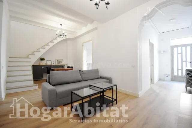 AMPLIA CASA REFORMADA CON TERRAZA EN EL CORAZÓN DE XERACO