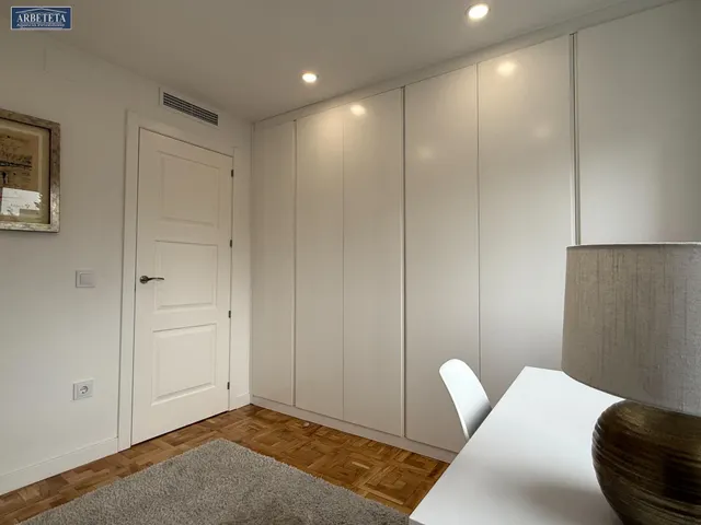 Inmobiliaria Arbeteta vende piso de cuatro dormitorios en zona Constitución — 23
