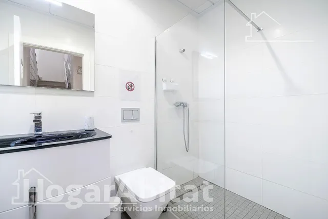¡EXTRAORDINARIO CHALET! AMPLIO Y SEMINUEVO CON PISCINA PRIVADA Y TRES TERRAZAS — 29
