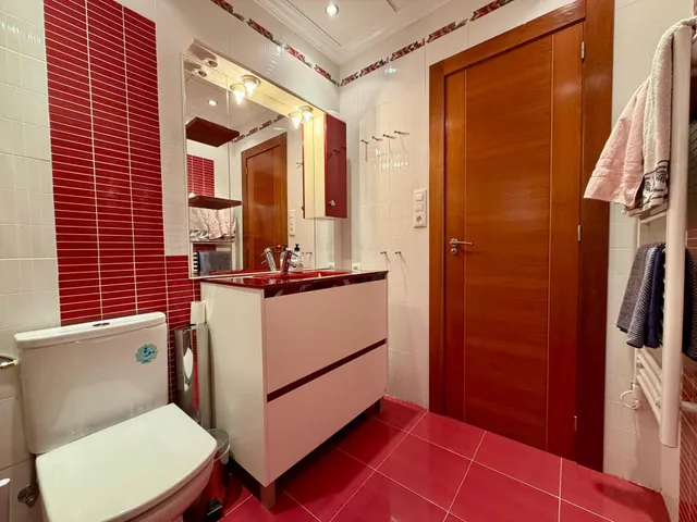 Villa independiente con piscina privada y 6 dormitorios junto a la Laguna Rosa de Torrevieja — 27