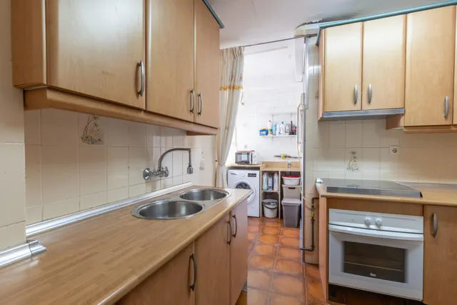 Piso de 3 dormitorios en calle milán, zaidín | muy luminoso y con gran potencial — 20