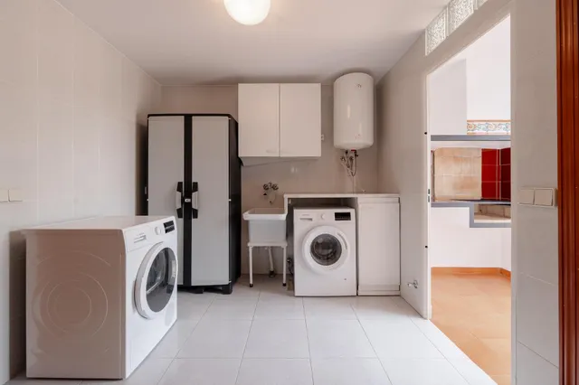 Amplia vivienda con piscina privada, terraza y garaje cerrado — 19