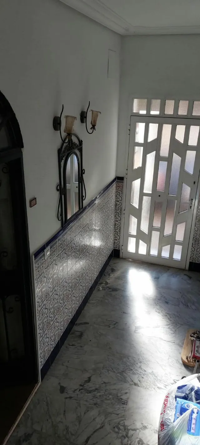 Casa con dos pisos completos junto a renfe — 17