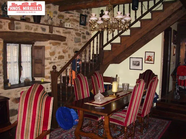 SE  VENDE CASA TIPICA MARAGATA INDEPENDIENTE EN EL CAMINO DE SANTIAGO — 24