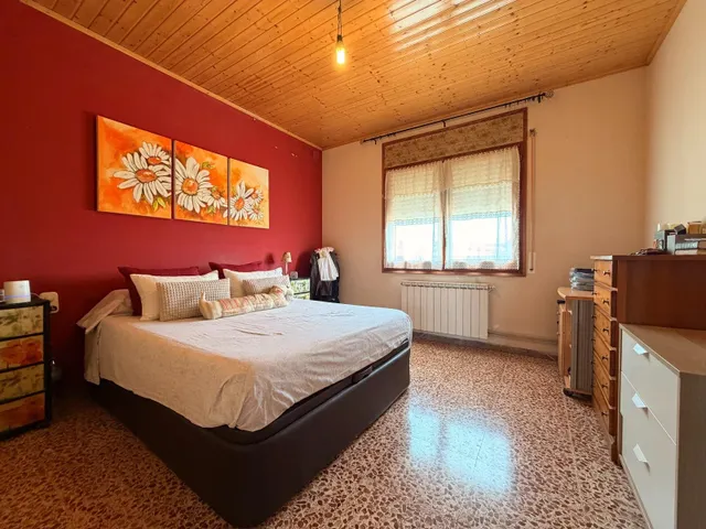 Vivienda unifamiliar. 5 habitaciones dobles. garaje. piscina. — 26