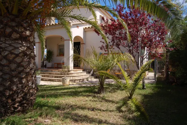 Espectacular chalet a escasos metros del paseo marítimo en l - foto 4