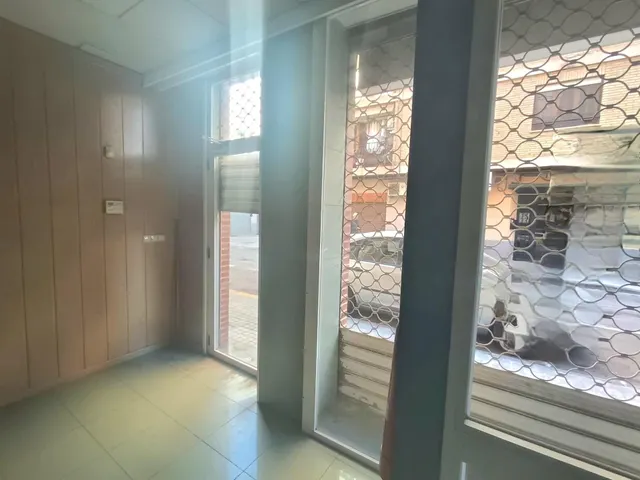 LOCAL CÉNTRICO DE 241M2 — 22