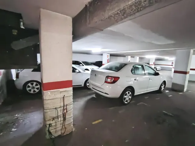 Piso de 4 habitaciones con ascensor en Collblanc — 32