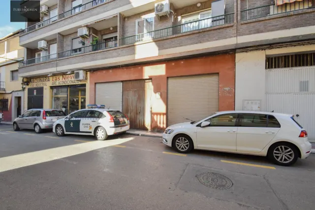 Local en bruto situado junto a la Avenida principal — 14