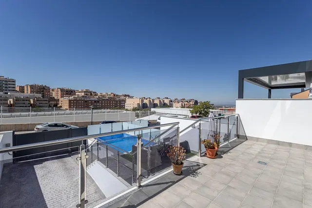 Vivienda de lujo en Urbanización SERRALLO HILLS. — 9