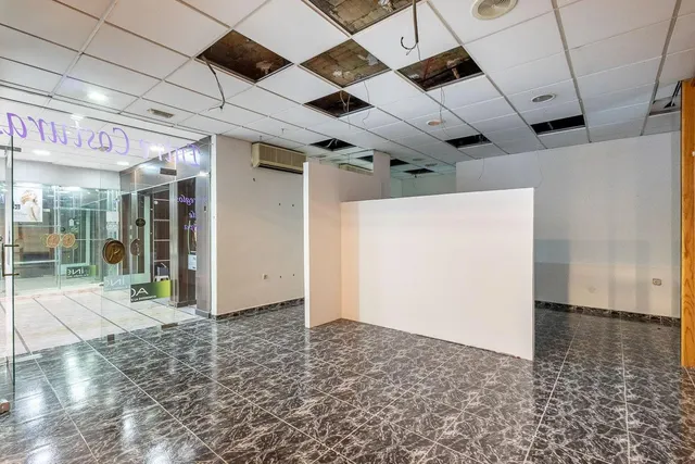 Local comercial en Pajaritos. — 22