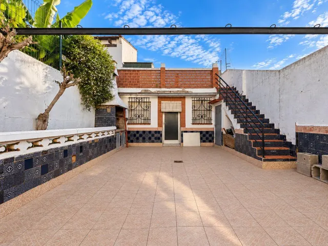 Adosado con gran patio, terraza y garaje en massarrojos, junto a Valencia — 6