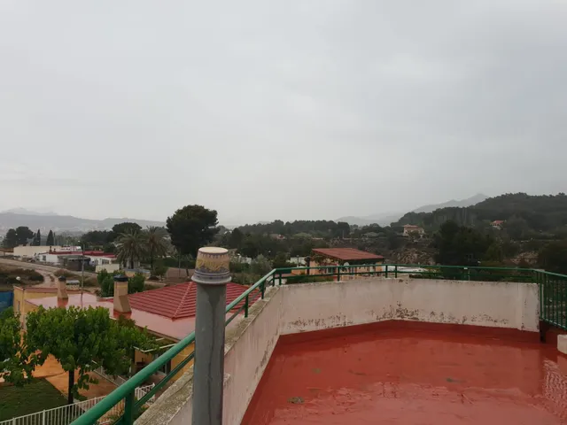 EXCELENTE CHALET A 2 MINUTOS DE PETRER — 12